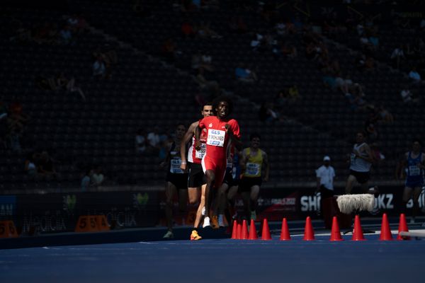 Mohamed Mohumed (LG Olympia Dortmund) vor Christoph Kessler (LG Region Karlsruhe) ueber 1500m waehrend der deutschen Leichtathletik-Meisterschaften im Olympiastadion am 26.06.2022 in Berlin